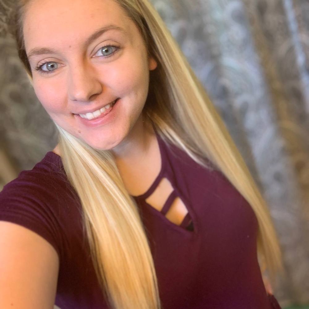 Meet your Posher, Danika